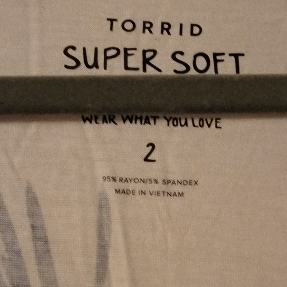 Torrid SuperSoft tiered knit floral blouse - Picture 4 of 5